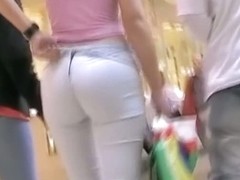 Sexy ass girls in jeans captured by street spy camera