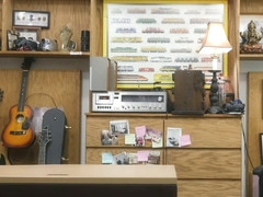 Jessi walks in to sell a pet and ends up fucked