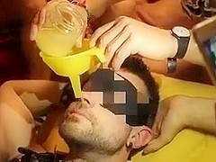 Gangbang italiana. Mi scopano in 10. Sorpresa finale