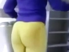 yellow leggins ass doing houshold