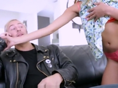 OnlyTeenBlowjob Teen Groupie Wants Cock