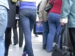 Street candid videos of round ass women in public