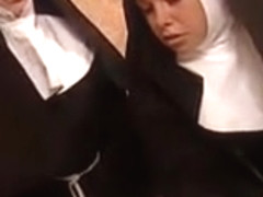 Trio con dos monjas