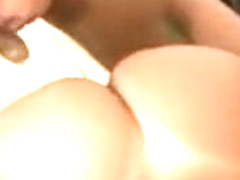 La br�silienne accepte de se faire tirer par un ami