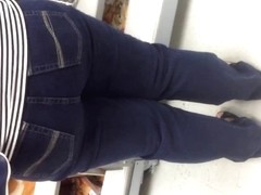 candid milf ass in jeans