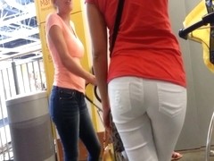 Dos Latinas Bootys - Candid