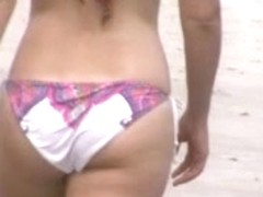 candid teen beach spy 25 jiggly white booty, nice ass