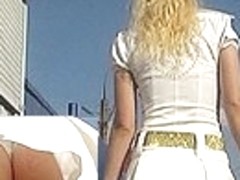 Hawt blond upskirt