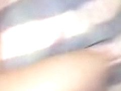 Une fille docile japonaise bien bonne en levrette