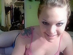 Sexy tattooed babe in amateur porn webcam session