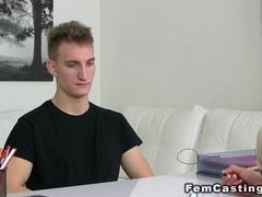 Amateur dude fucks Milf agent on casting