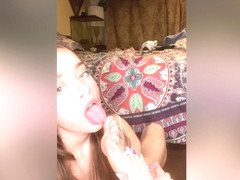 Amateur Teen Babe Sucking Her Toes With Green Nail Polish In A Solo