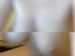 Deluxebaby ckachet on a limb