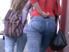 Candid ass teen in jeans