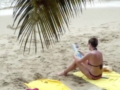 hidden mastrubation on milf at beach