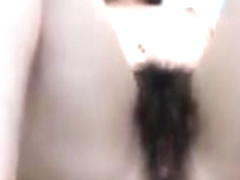 Peluda se rasca los pelos