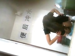 chinese girls go to toilet.17