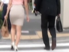 Exciting and candid butt video of girl in tight skirt