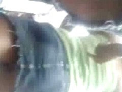 ESPIANDO BAJO FALDITAS LIMA 2