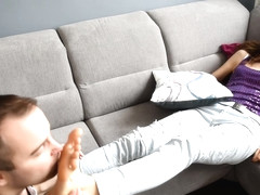 Sleepy Girlfriend Gets Her Feet And Toes Worshiped On The Sofa (czech