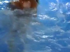 Im offentlichen Schwimmbad