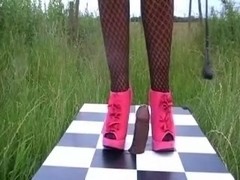 I am packaged in that box with my 10-Pounder sticking out of the hole