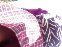 Upskirt a cole en el Paseo