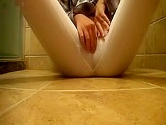 Squirt in taut leggings