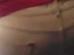 ALUMNA CULONA SENTADA COMIENDO (COPERATIVA)