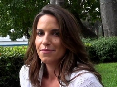 Arousing brunette milf gets lured in the apartment