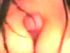 Sa meuf aux gros nibards lui tord la bite