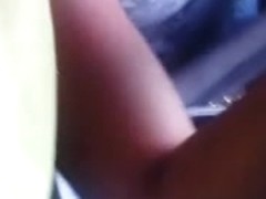 ME ROSA LA VERGA CON SUS DEDOS