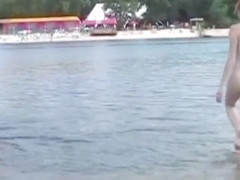 Exhibition 03 - 2 filles sur la plage