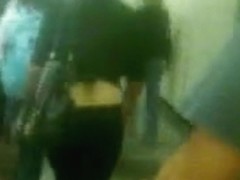 Gordita culona mostrando espalda