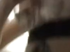 AMINI TUVALETE YALATANLAR OUTSIDE A LESBIEAN LICK