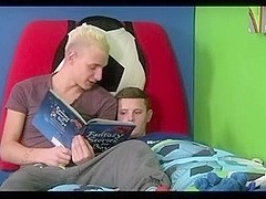 Skinny sword swallowers in vivid gay threesome