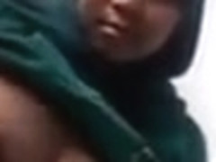 Indonesian Hijbi Milf Masturbation