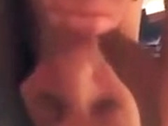 Guardate che pompino mi fa la mia troia !