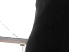 Coroa sem calcinha no desfile de rua