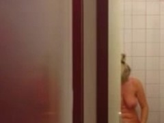 Nachbarin im Bad. Neighbours wife taking a shower.