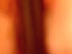 Mia moglie gode con il vibratore e viene con un orgasmo intenso