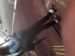 Brunette with beautiful ass un leggings