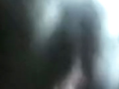 Mature suce un jeune vicelard dans sa cuisine