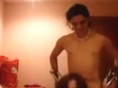 Une pipe et il la baise sur le ventre