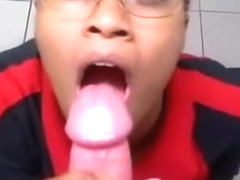 Store Clerk Gives a Blowjob on Break