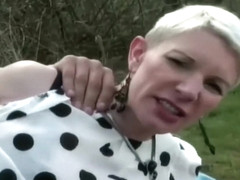 une femme marieacute;e et un jeune