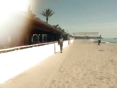 Lara Tinelly squirts in the ocean