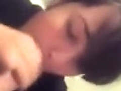 Timida ragazzina italiana sbocchina