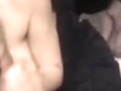 Brunette lutscht grossen Schwanz