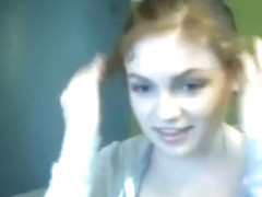 Affascinante camgirl si masturba in webcam